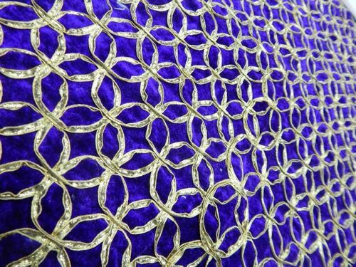 कढ़ाई वाले कपड़े