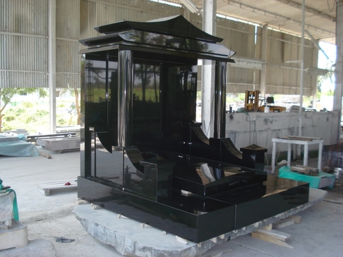 काले ग्रेनाइट स्मारक