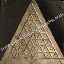 प्लास्टिक और आयरन मोल्ड चेकर्ड