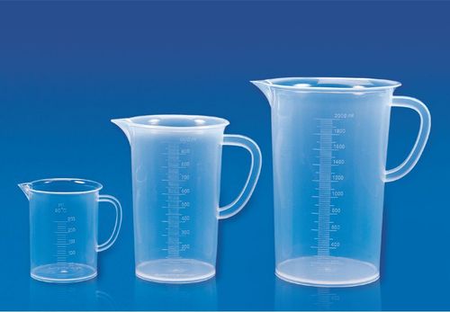 MEASURING JUGS - Polypropylene, 250 ml to 2000 ml Sizes | Clear, Autoclavable, Chemical Resistant, Easy-Read Graduations, Convenient Handle