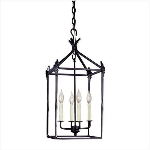 कुशलता से बनाए गए लोहे के झूमर