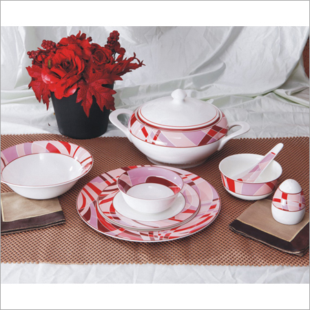 डिजाइनर बोन चाइना डिनर सेट
