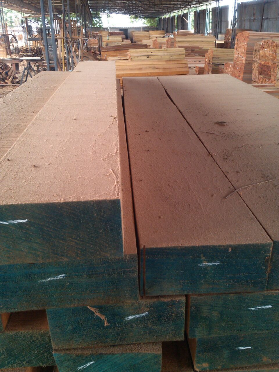 Red Super Fanta Usage: 1. Furniture 2. Door Frames And Doors Making 3. Wooden Paneling 4. Teak Plywood 5. Handicraft