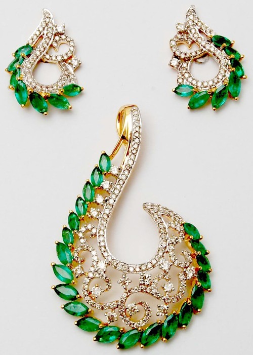 Pendant - 18K Gold, 5.25g Net Weight | Gift and Party Jewelry Set with Ruby and Sapphire