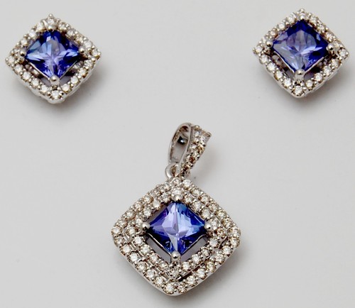 Prong Setting Diamond Design Pendant Set Gender: Women's