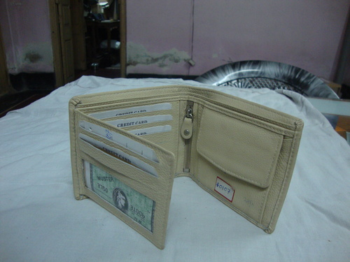 BI-fold बटुआ