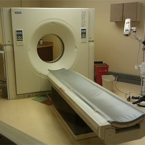 Siemens CT Volume Zoom (4 Slice) का उपयोग उच्च गुणवत्ता वाली छवि प्राप्त करने के लिए किया जाता है, जो चिकित्सा निदान में सहायक होता है।
