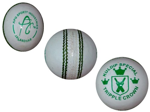 APG सफेद चमड़े की क्रिकेट गेंद