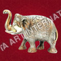 हाथ से बने धातु के हाथी
