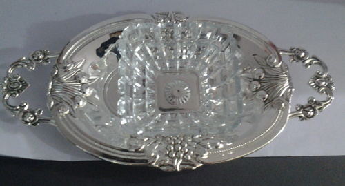 चांदी से सजाया Oval ट्रे