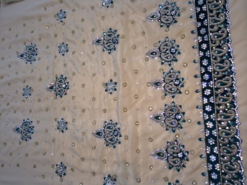 अनस्टिच्ड ड्रेस मटेरियल सूट