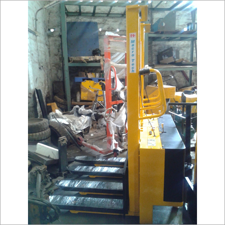 सेमी इलेक्ट्रिक स्टैकर A/C 230V