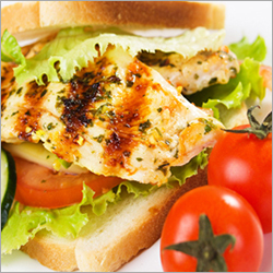 सैंडविचes भरने वाला स्प्रिंग रोल