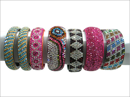 कांच की मनके की चूड़ियाँ