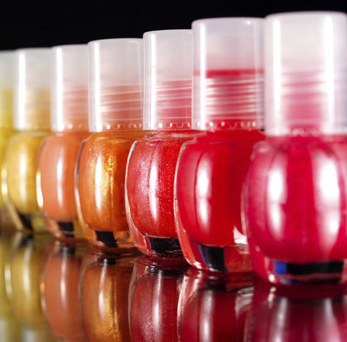 रंगीन नाखून पॉलिश