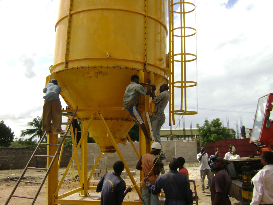 Silo For Concrete Batching Plant - Steel Material, Yellow Painted Finish | Replaceable Liners And Shovel, 220-440 Volt, 1 Year Warranty