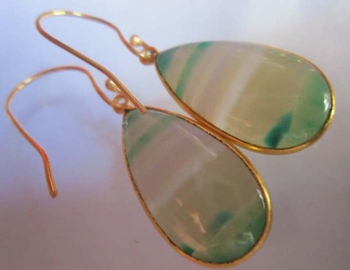 प्राकृतिक चेलेडोनी हरे नाशपाती का आकार पहनने के लिए तैयार कान की बाली 30.65 सेंटीमीटर वजन: 1-8 ग्राम (G)