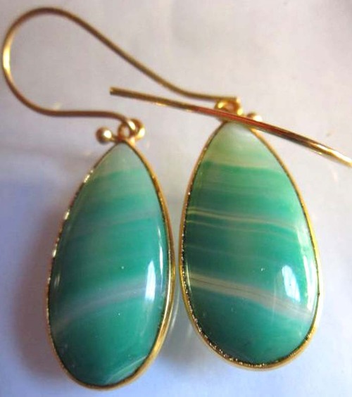 प्राकृतिक चेलेडोनी हरे नाशपाती का आकार पहनने के लिए तैयार कान की बाली 31.30 Cts वजन: 1-8 ग्राम (G)