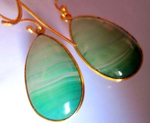 प्राकृतिक चेलेडोनी हरे नाशपाती का आकार पहनने के लिए तैयार कान की बाली 26.51Cts वजन: 1-8 ग्राम (G)