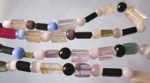 क्लैस्प के साथ एमेथिस्ट 16 इंच मल्टी स्टोन प्लेन क्यूब बीड्स