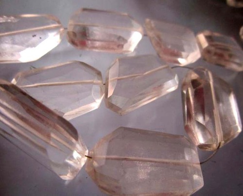 सेमी-ट्रांसपेरेंट क्रिस्टल फेसेटेड स्टेप कट नग्स बीड्स सिंगल स्ट्रैंड 7 इंच