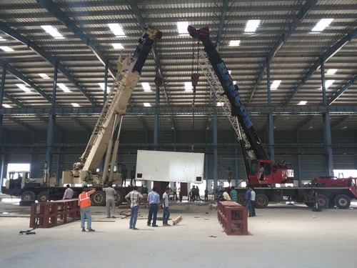 Crane Service - High-Performance Steel, Versatile Design for Efficient Lifting and Transport Operations
