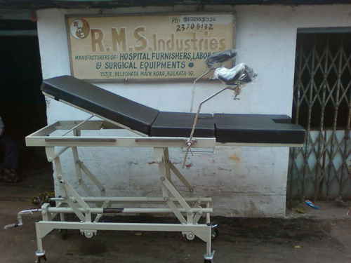 डिलीवरी बेड टेबल्स