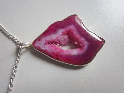 पेंडेंट पिंक चेलेडोनी ड्रुज़ी चेन पेंडेंट सेट 49 Cts के साथ पहनने के लिए तैयार