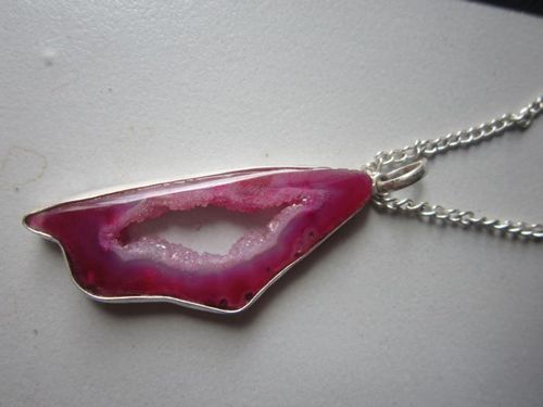 पेंडेंट पिंक चेलेडोनी ड्रूज़ी चेन पेंडेंट सेट 31 सीटी के साथ पहनने के लिए तैयार