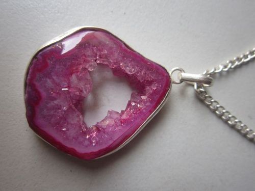 पेंडेंट पिंक चेलेडोनी ड्रुज़ी चेन पेंडेंट सेट 34Cts के साथ पहनने के लिए तैयार है