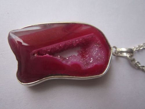 नेकलेस पिंक चेलेडोनी ड्रूज़ी चेन पेंडेंट सेट 33Cts के साथ पहनने के लिए तैयार