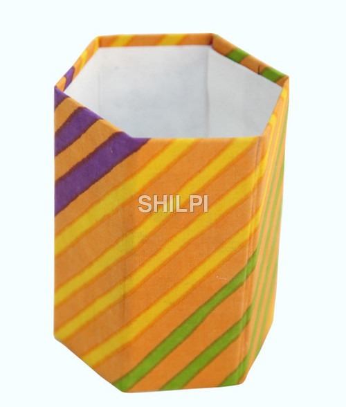 हाथ से बने पेपर लेहरिया प्रिंट हेक्सागोनल पेन स्टैंड