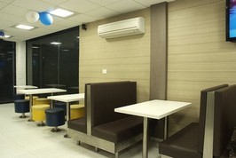 रेस्तरां बैक टू बैक सीट