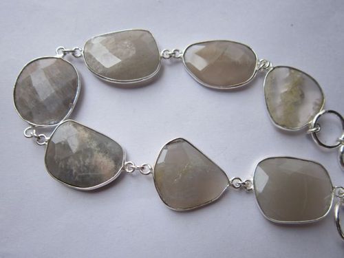 पीच मूनस्टोन 7 पीस स्टर्लिंग सिल्वर प्लेटेड 8 इंच कनेक्टर पहनने के लिए तैयार ब्रेसलेट वज़न: 5-15 ग्राम (G)