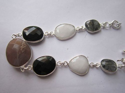 ब्लैक एंड व्हाइट मल्टी 7 पीस स्टर्लिंग सिल्वर प्लेटेड 8 इंच कनेक्टर पहनने के लिए तैयार ब्रेसलेट