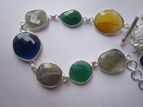 नीला और पीला और हरा मल्टी 7 पीस स्टर्लिंग सिल्वर प्लेटेड 8 इंच कनेक्टर पहनने के लिए तैयार ब्रेसलेट