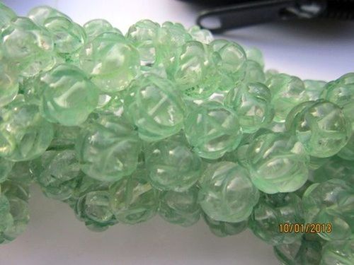 8 इंच हरा नीलम 5 मिमी -7 मिमी नक्काशीदार गोल मोती रत्न का आकार: 5-7 मिमी