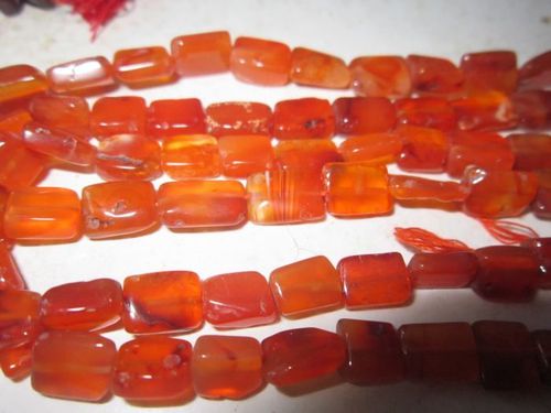 कुशन कट 13 इंच कारेलियन प्लेन क्यूब शेप बीड्स वन स्ट्रैंड