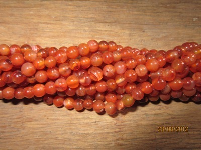 राउंड ब्रिलियंट कट कारेलियन बीड्स