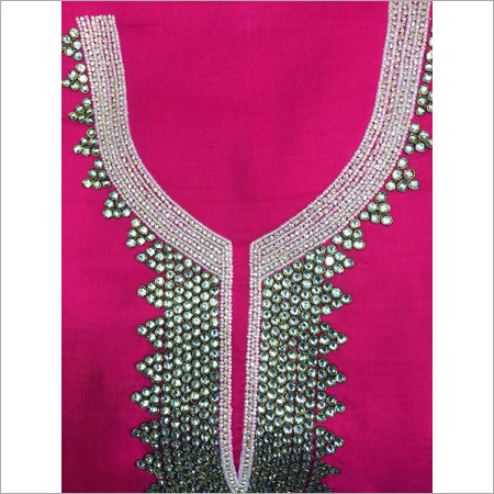 कढ़ाई वाली कुर्ती के टुकड़े