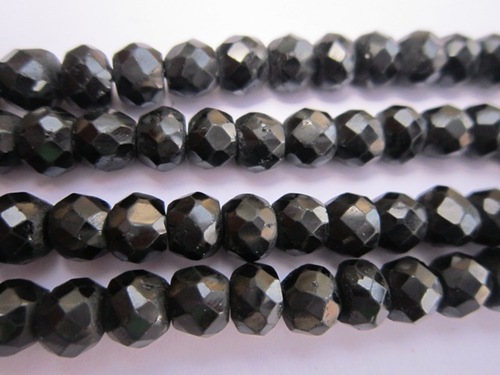 ब्लैक 6 एमएम फेसेटेड राउंड स्पिनल बीड्स 15 इंच