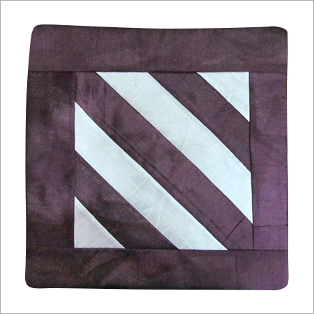 वेलवेट स्ट्राइप कुशन कवर