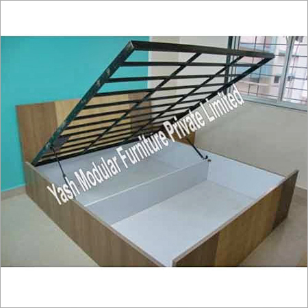 लकड़ी का बिस्तर