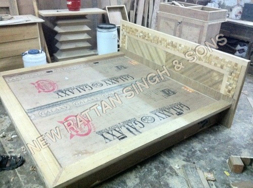 टिम्बर डबल बेड