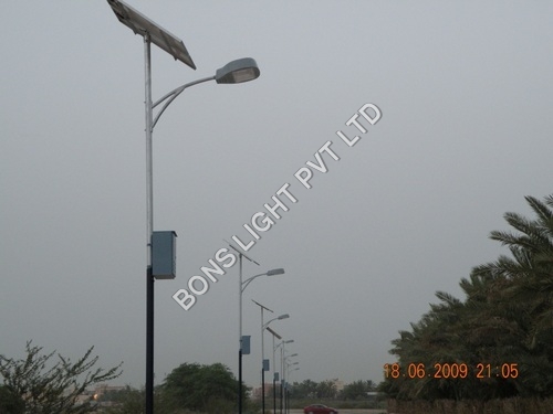 सोलर स्ट्रीट लाइट