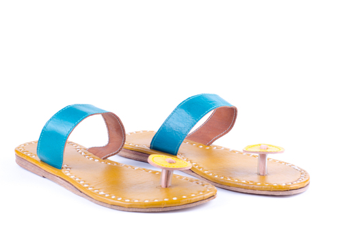 नीले और पीले चमड़े के सैंडल
