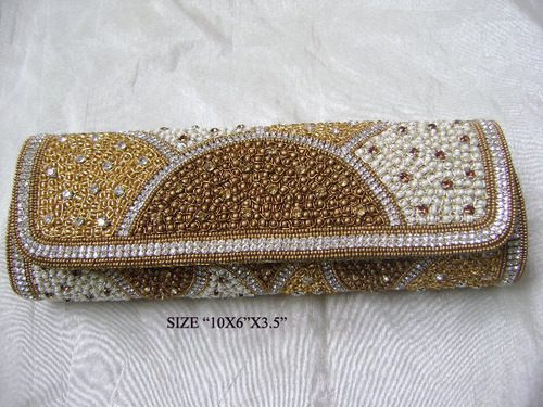 मोतीदार क्रिस्टल क्लच पर्स