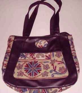 कढ़ाई वाला फैशन बैग