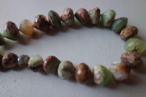 चेलेडोनी नेचुरल क्राइसोप्रेज़ फेसेटेड प्याज 7 इंच सिंगल स्ट्रैंड 9 मिमी -10 मिमी