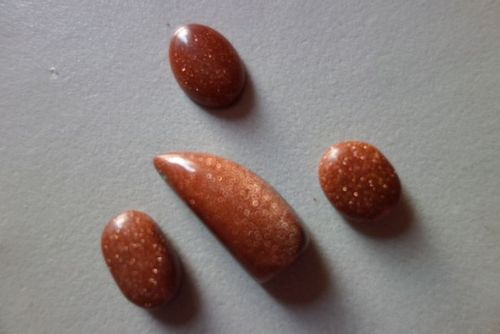 ब्राउन 4 पीस सनसितारा फ्लैट बैक ओवल 10X12 मिमी से 11X22 मिमी आकार के काबोचोन